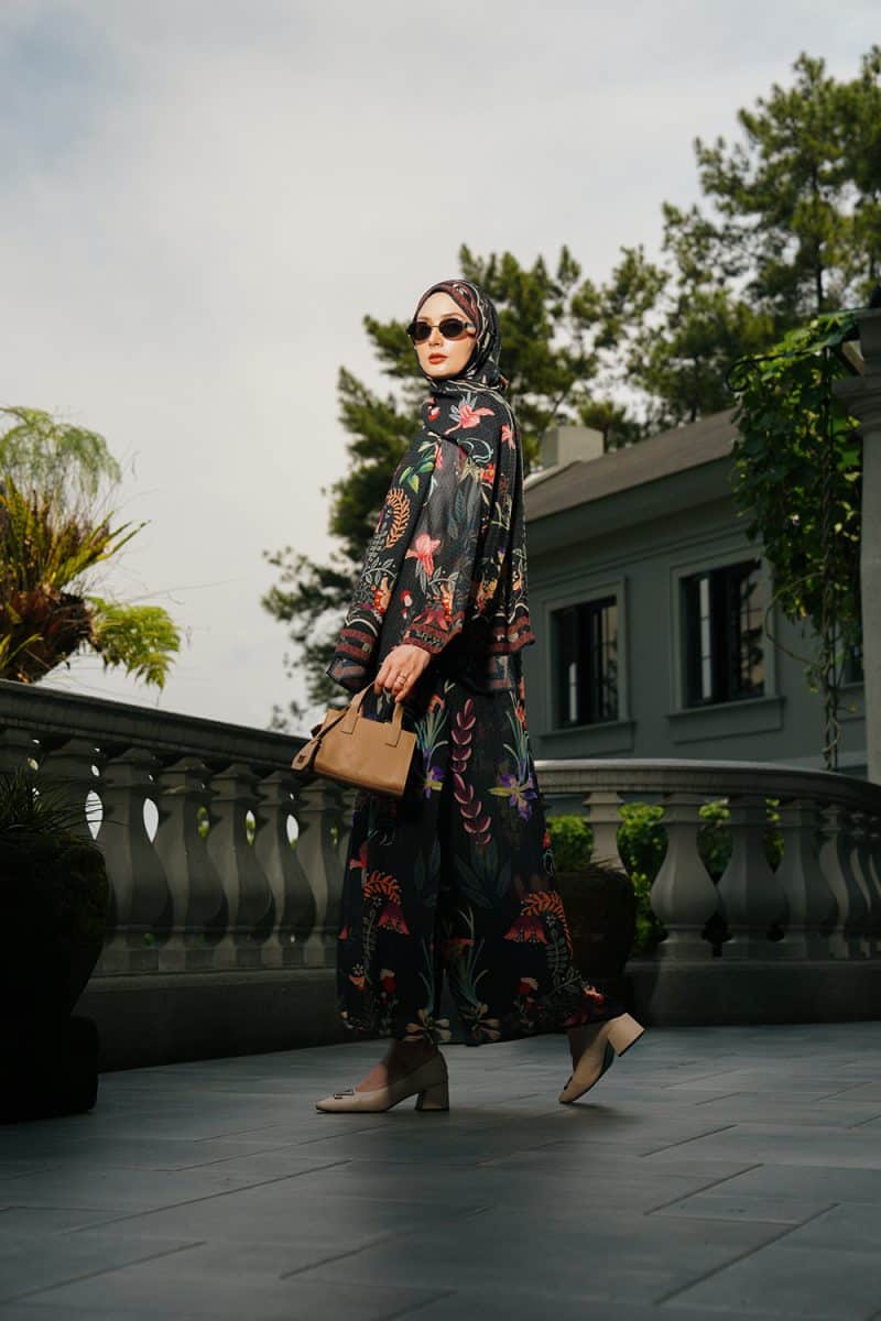 Caeloura Set – Black